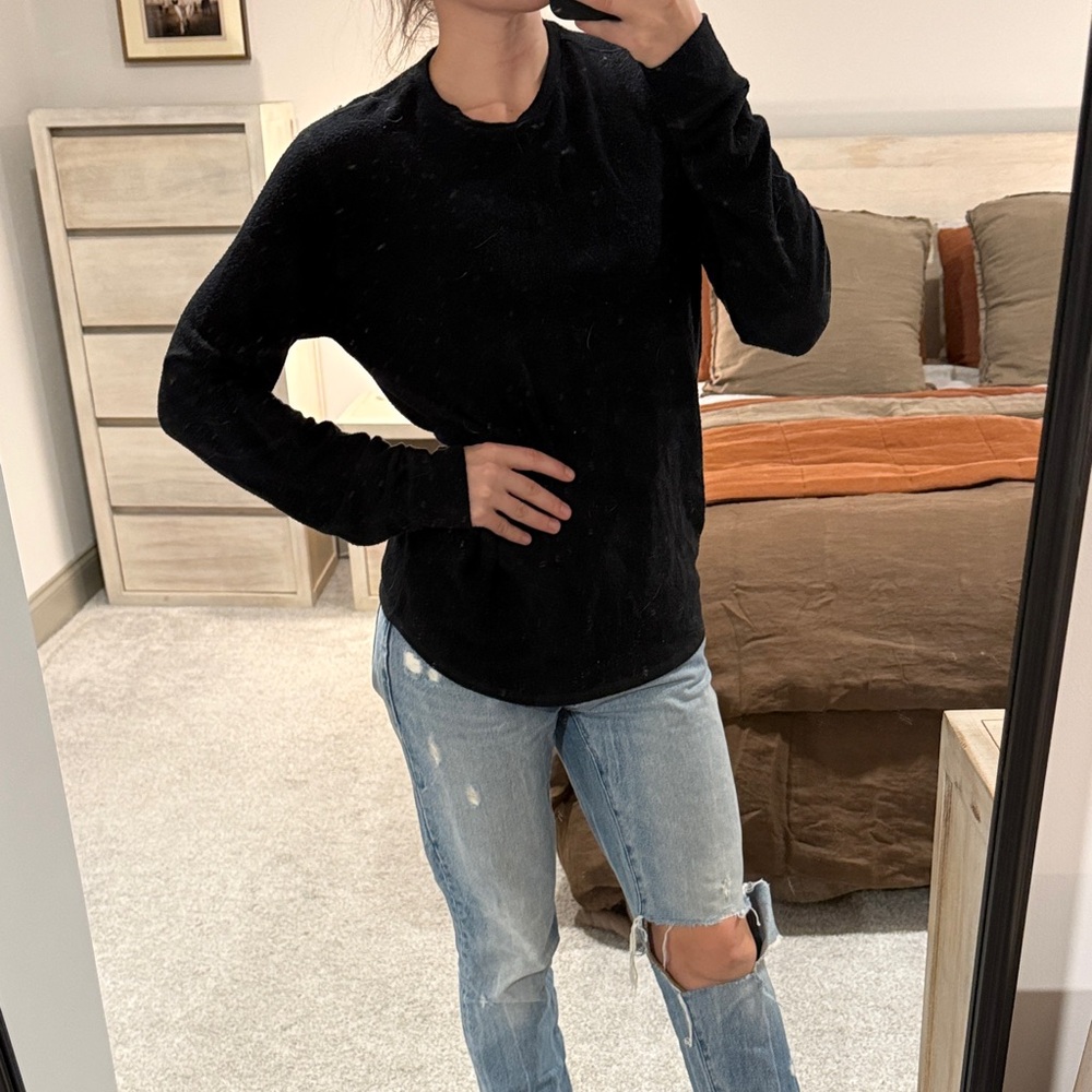 Velvet by graham and spencer navy blue crewneck sweater